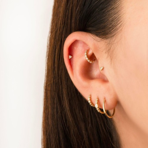Minimal Triangle Altın Helix Küpe - CNG Jewels (1)